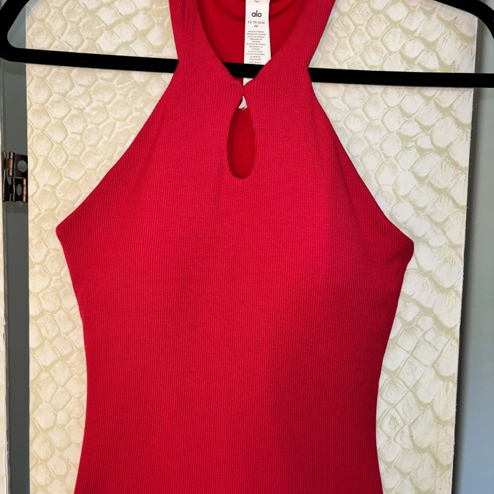 ALO Yoga Red Ribbed Halter Camisole with Keyhole never worn. Perfect condion!!